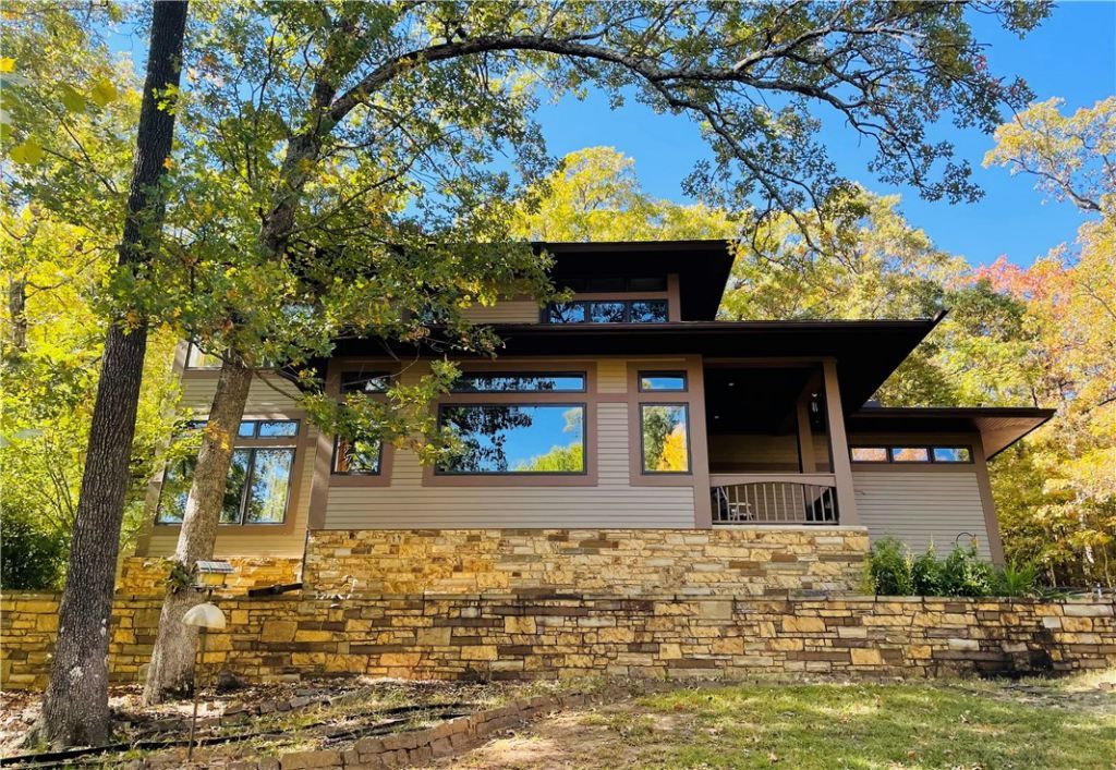 31 S Kestrel Drive, Fayetteville, AR 72701 Main Photo