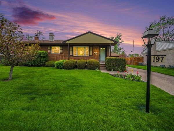 197 Wallace Drive, Saline, MI 48176