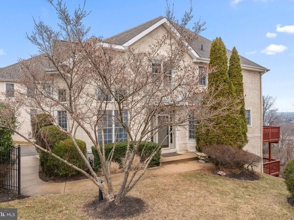 1102 RIVERVIEW LANE , CONSHOHOCKEN, PA 19428