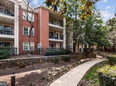 3308 WYNDHAM CIRCLE , Unit 221, ALEXANDRIA, VA 22302