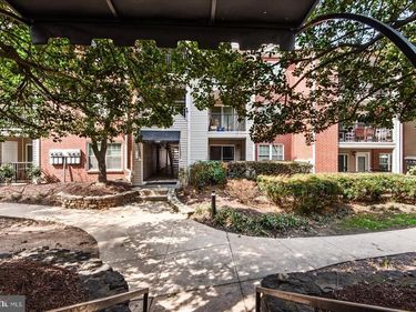 3308 WYNDHAM CIRCLE, Unit 221, ALEXANDRIA, VA 22302