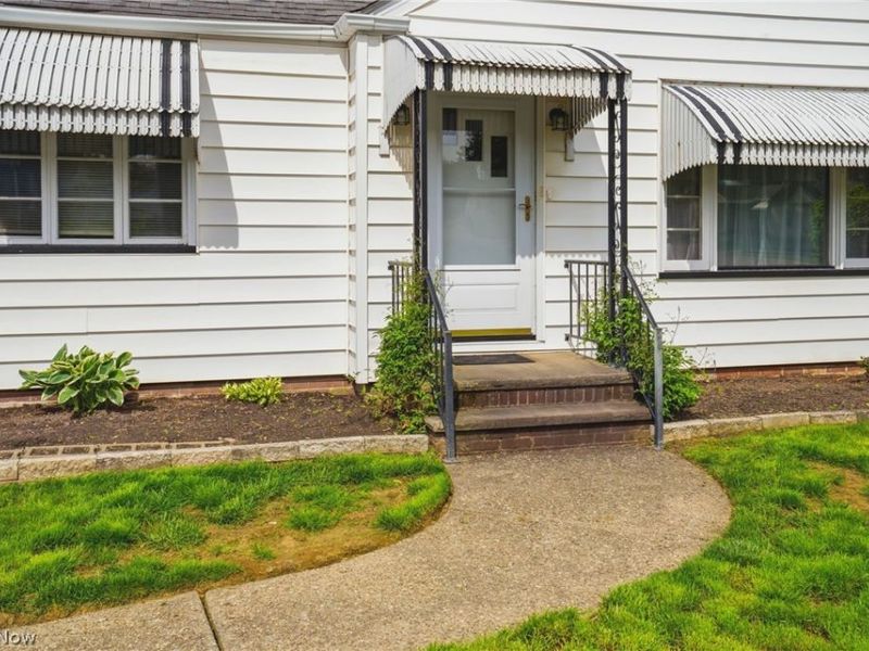 2953 Gibbs Avenue NE, Canton, OH 44714 Photo 2