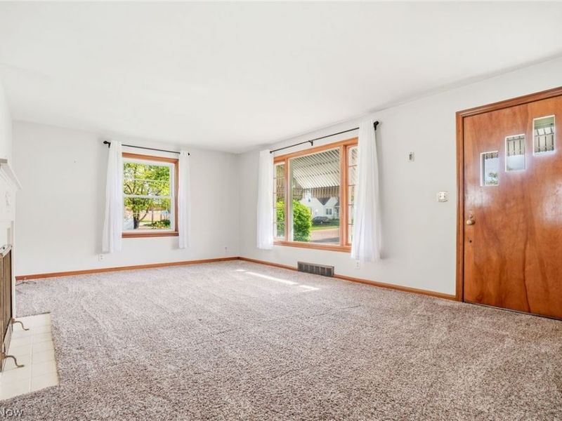 2953 Gibbs Avenue NE, Canton, OH 44714 Photo 3