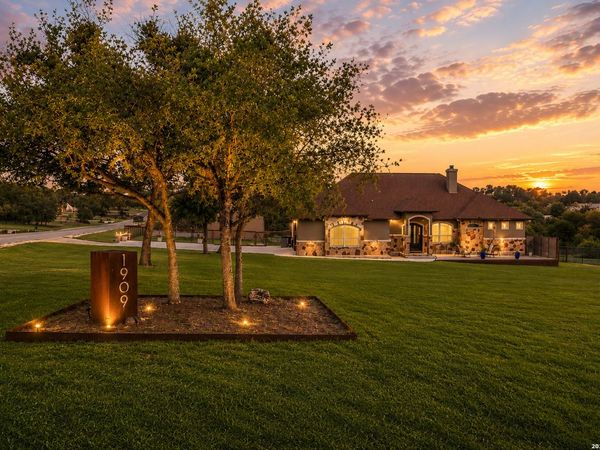 1909 Hunters Cove, New Braunfels, TX 78132