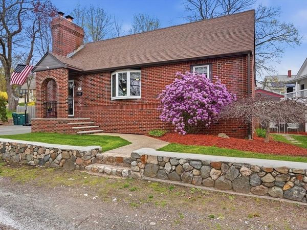 1 Mountain St, Woburn, MA 01801