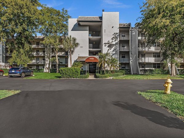 9470 Poinciana Place, Unit 303, Davie, FL 33324