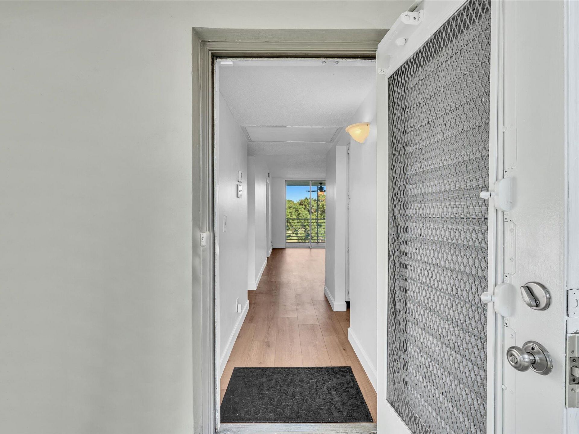 9470 Poinciana Place, Unit 303, Davie, FL 33324 Photo