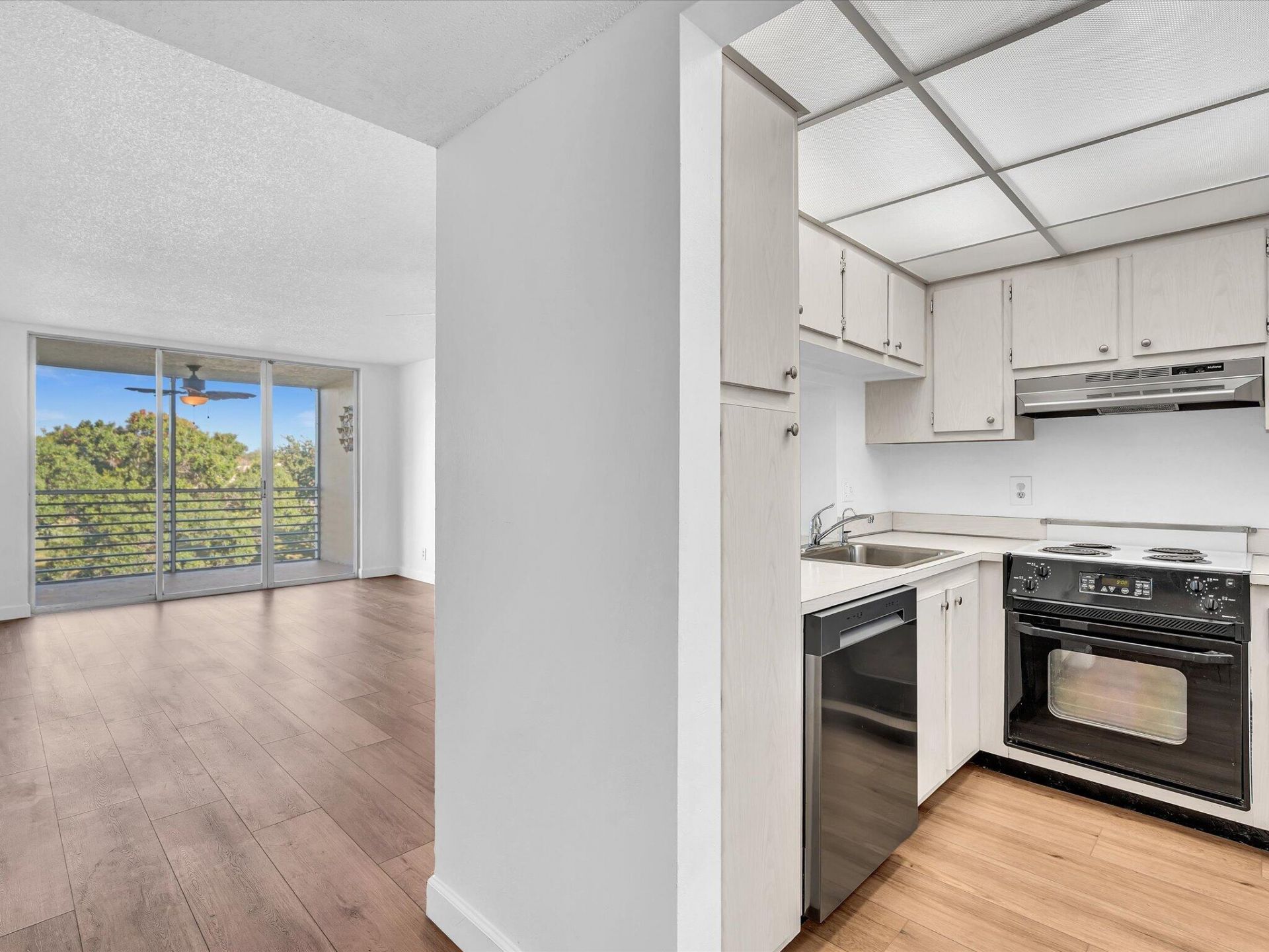 9470 Poinciana Place, Unit 303, Davie, FL 33324 Photo