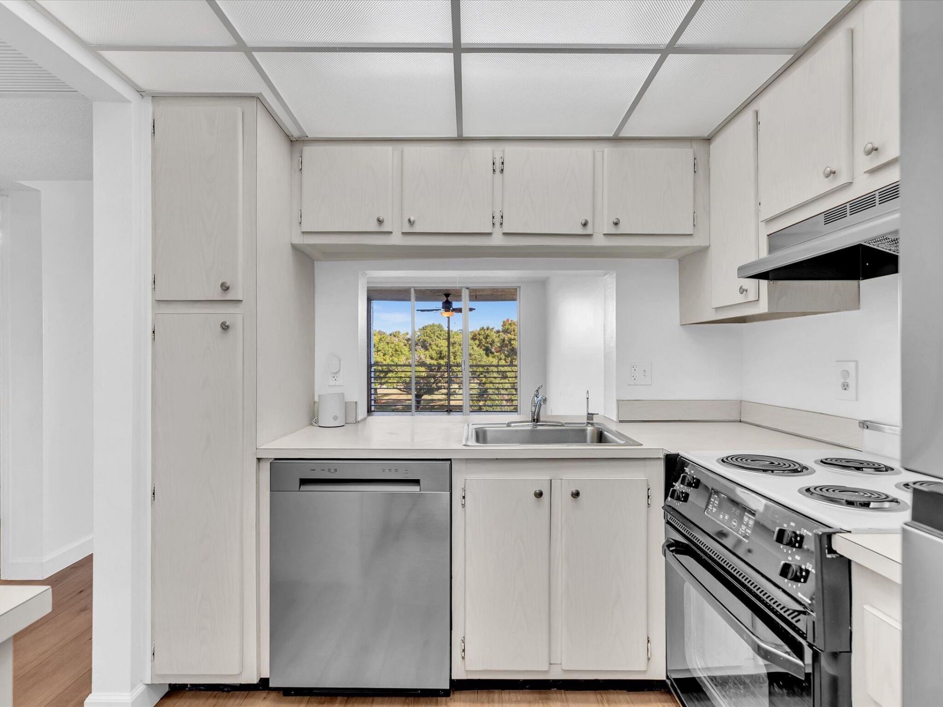 9470 Poinciana Place, Unit 303, Davie, FL 33324 Photo