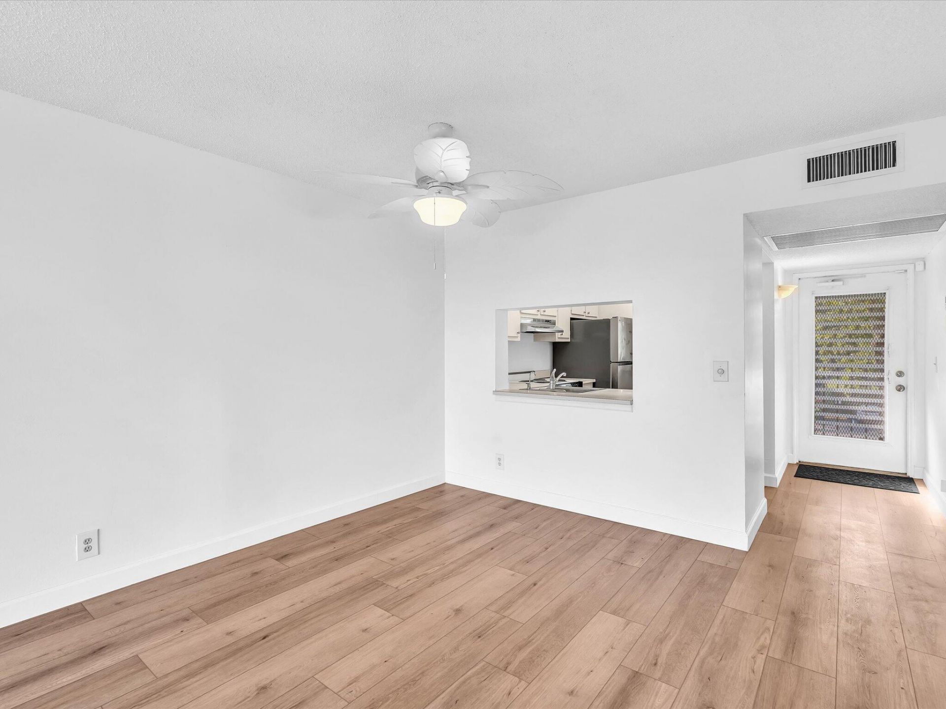 9470 Poinciana Place, Unit 303, Davie, FL 33324 Photo