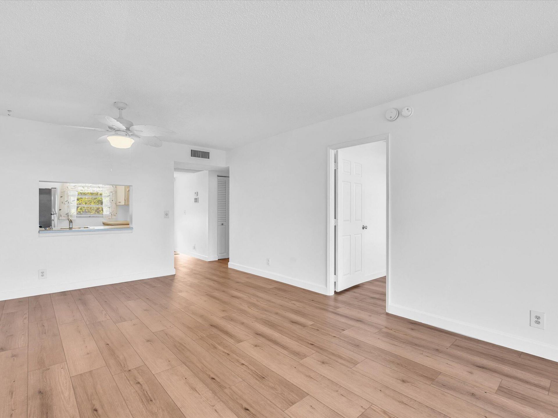 9470 Poinciana Place, Unit 303, Davie, FL 33324 Photo