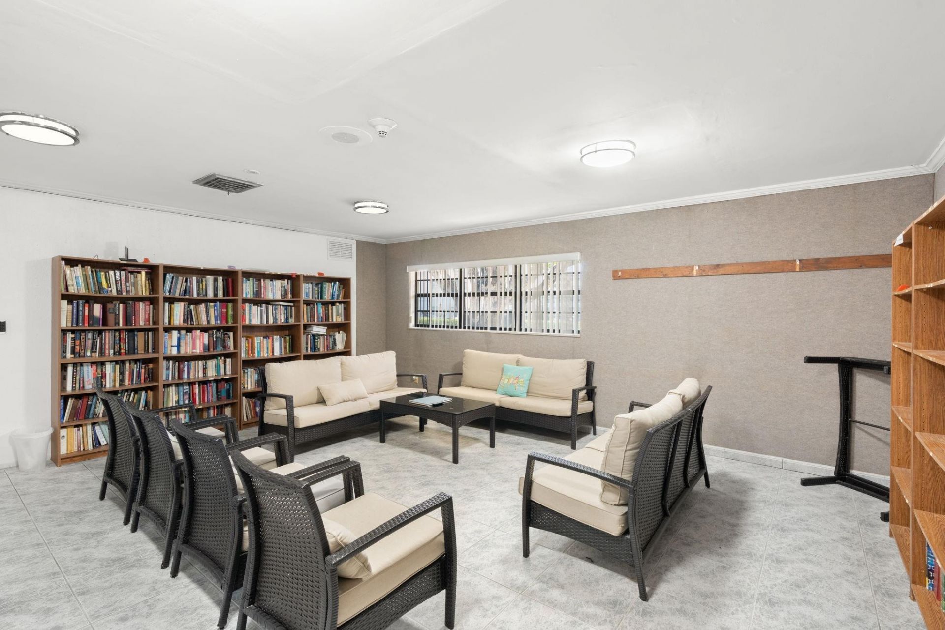4191 NW 41st Street, Unit 214, Lauderdale Lakes, FL 33319 Photo