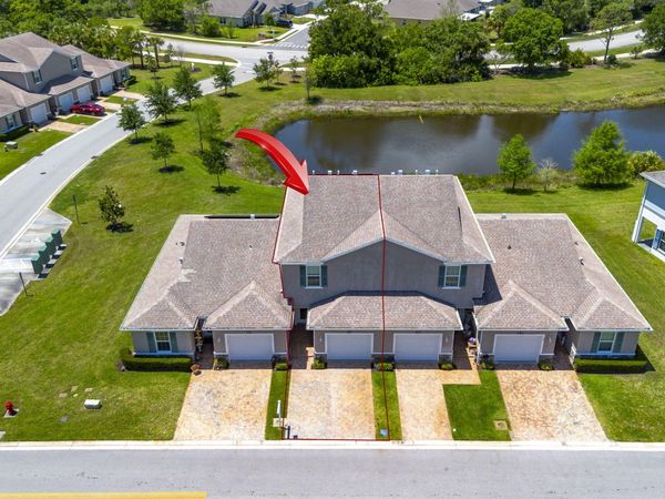 696 NE Waters Edge Lane, Port St. Lucie, FL 34983