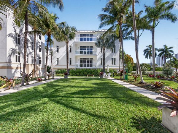 182 Lake Drive, Unit 5-301, Palm Beach Shores, FL 33404