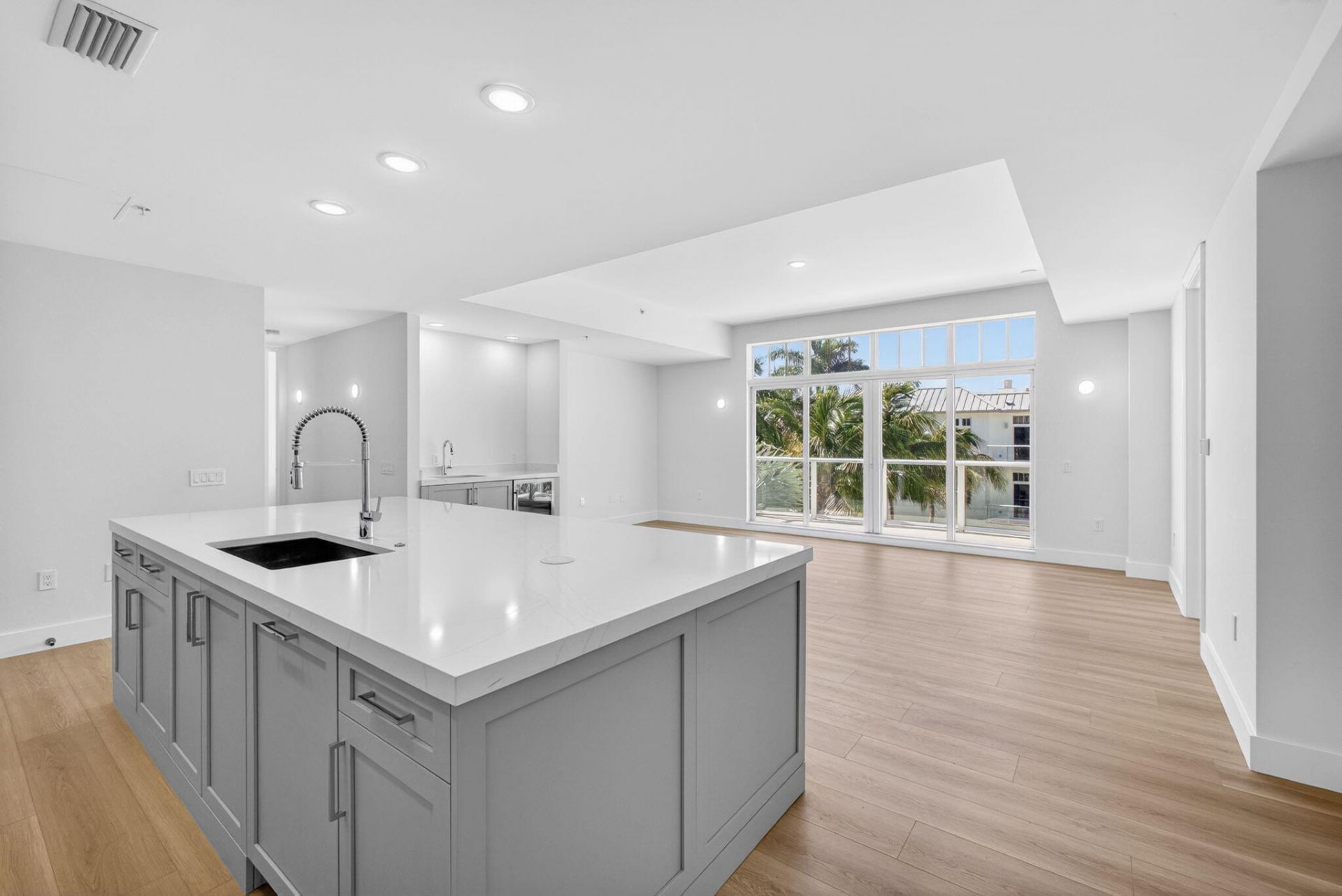 182 Lake Drive, Unit 5-301, Palm Beach Shores, FL 33404 Photo