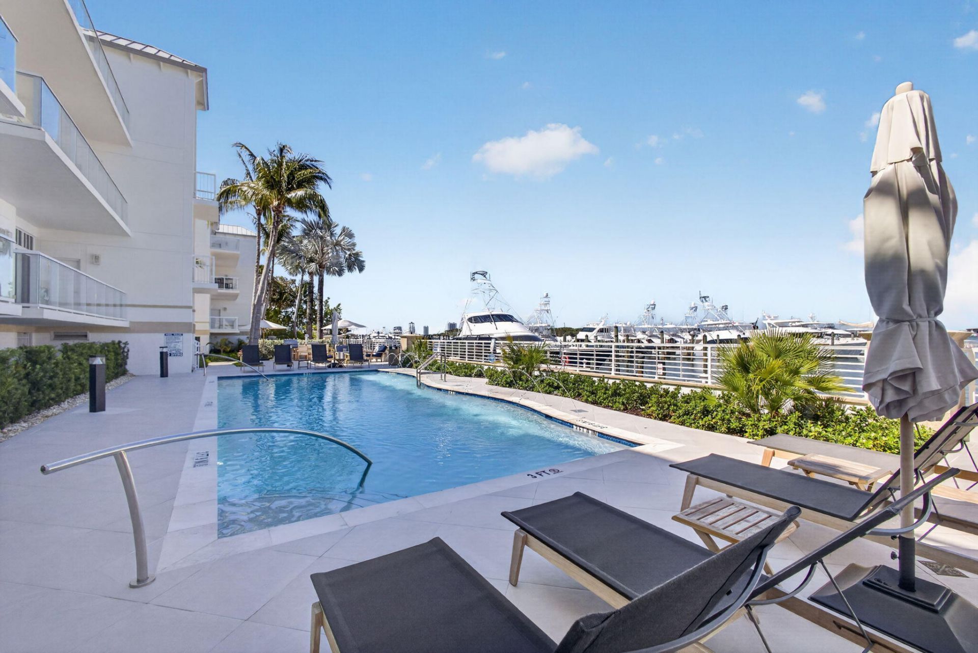 182 Lake Drive, Unit 5-301, Palm Beach Shores, FL 33404 Photo