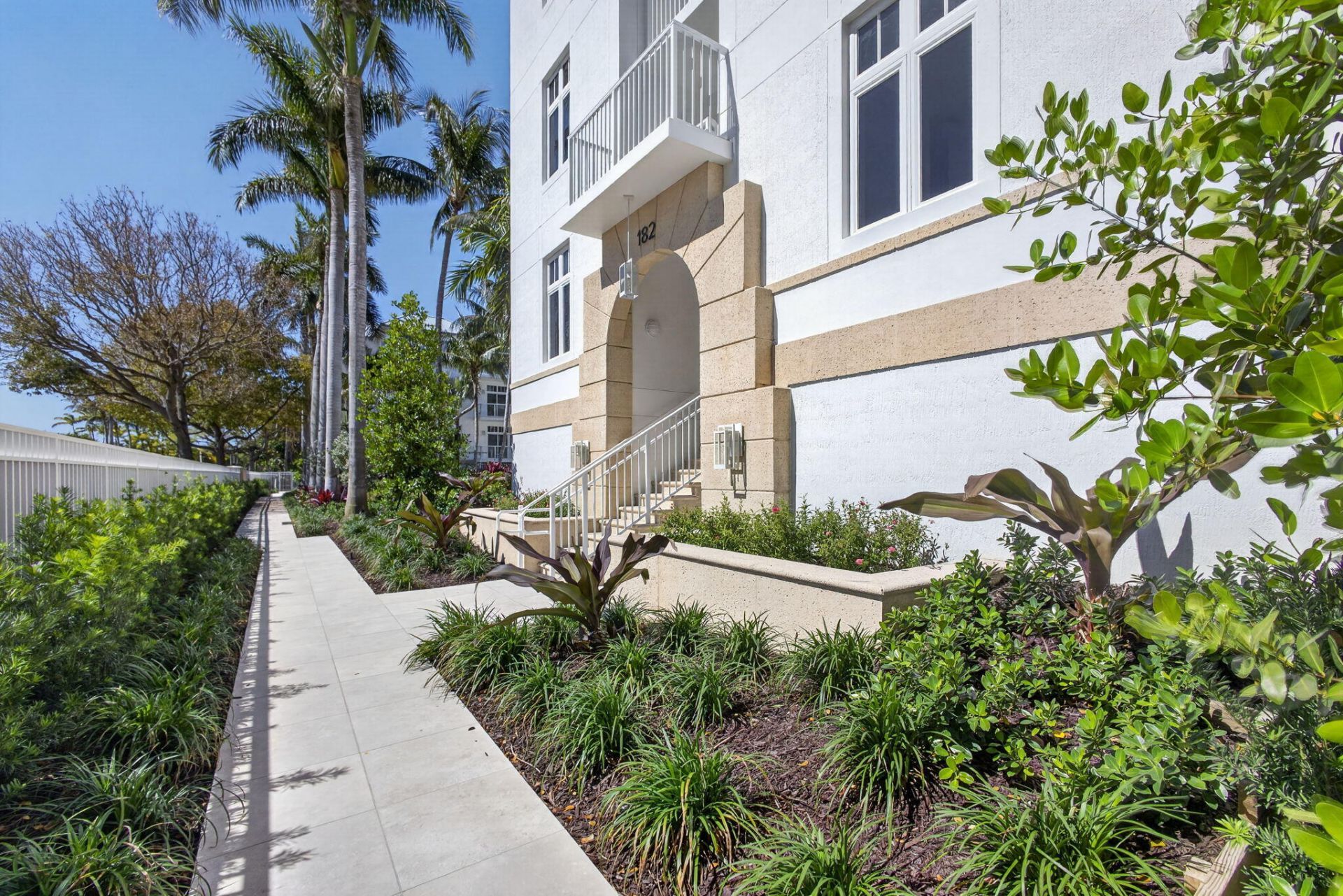 182 Lake Drive, Unit 5-301, Palm Beach Shores, FL 33404 Photo