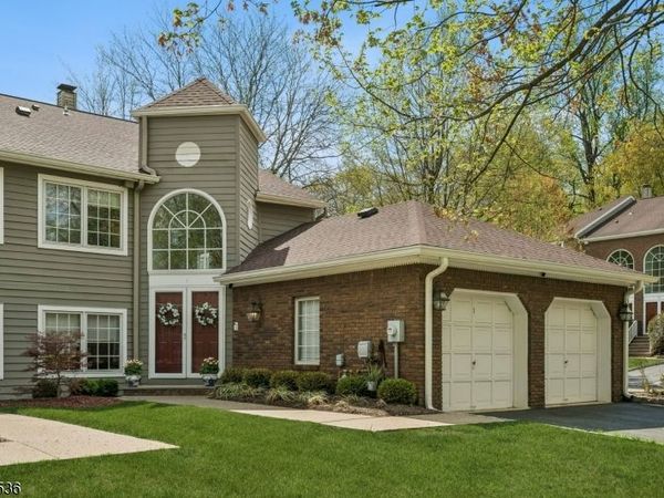 1 Beekman Hill Rd, Caldwell, NJ 07006