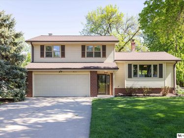 931 Fawn Parkway , Omaha, NE 68154