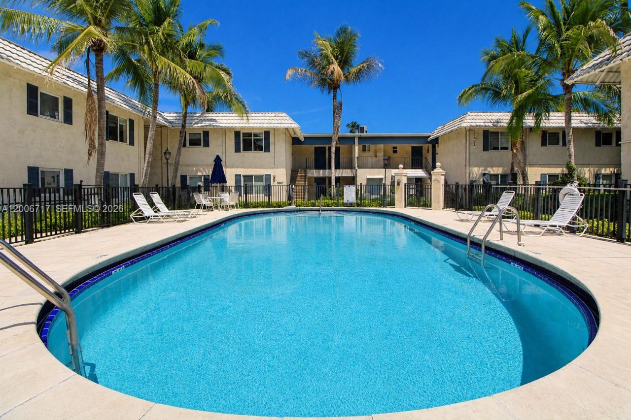 8615 SW 68th Ct , Unit 22, Pinecrest, FL 33156 Photo