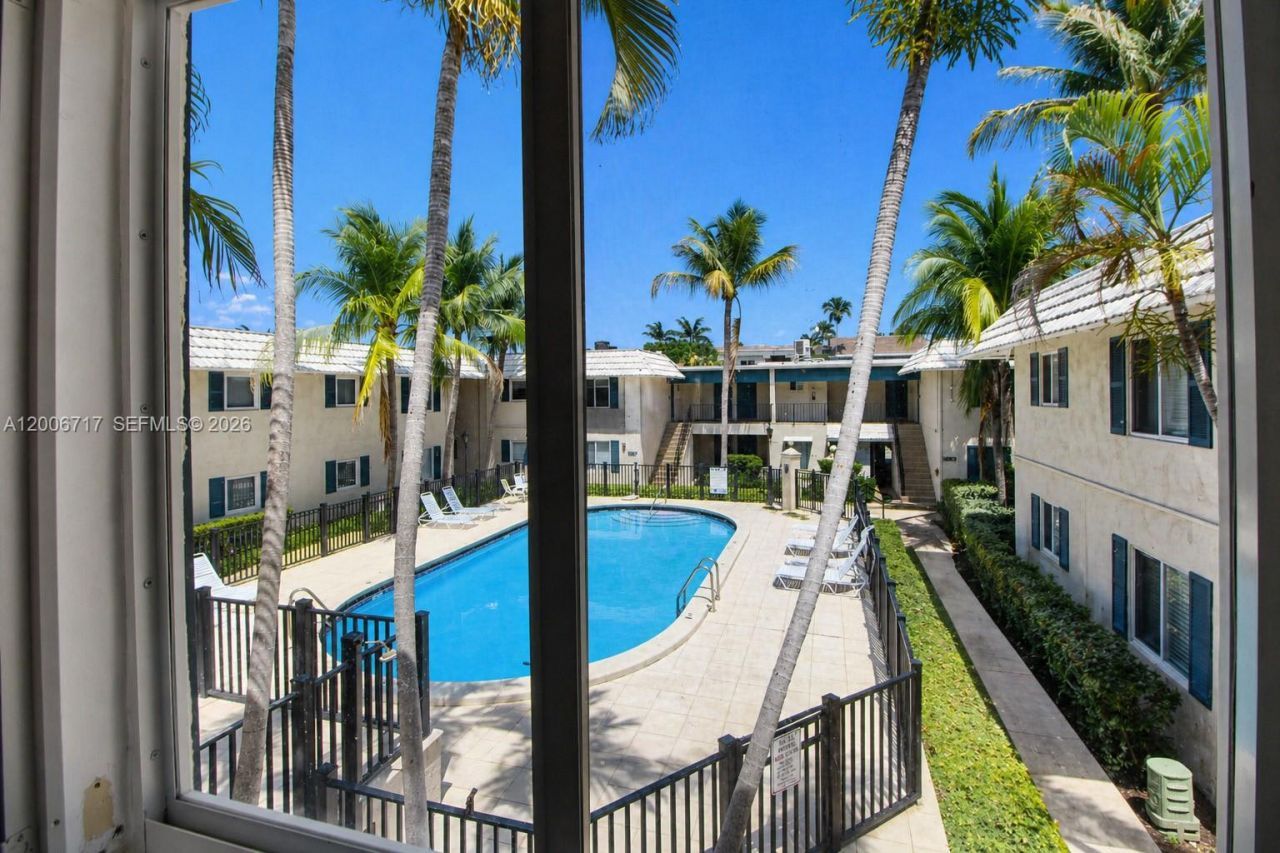 8615 SW 68th Ct , Unit 22, Pinecrest, FL 33156 Photo