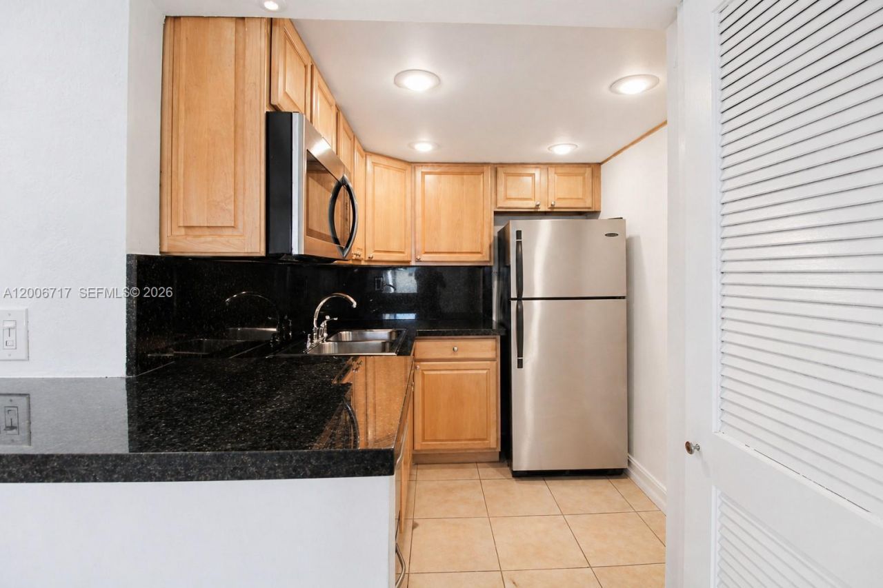 8615 SW 68th Ct , Unit 22, Pinecrest, FL 33156 Photo