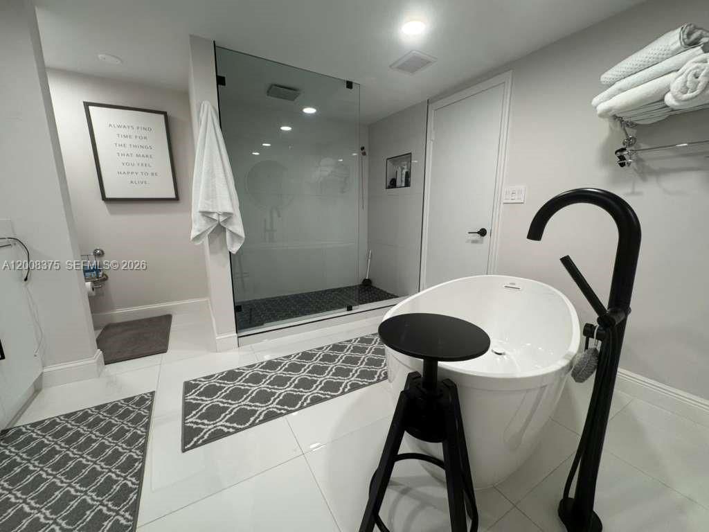 11113 Biscayne Blvd, Unit 558, Miami, FL 33181 Photo