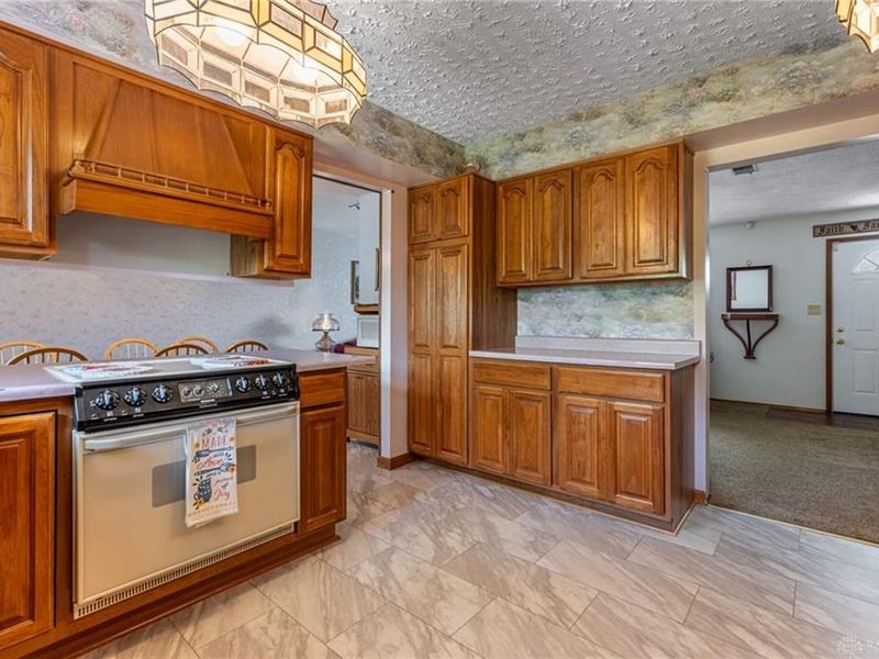 6915 Salem Avenue, Clayton, OH 45315 Photo 9