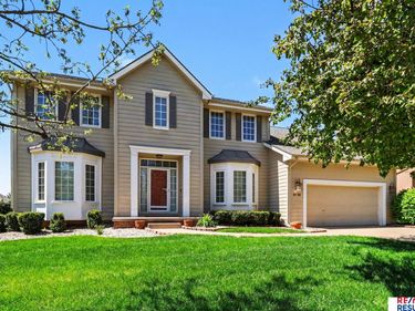 8126 S 93 Street, La Vista, NE 68128