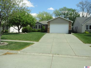 5420 Hunts Drive , Lincoln, NE 68512