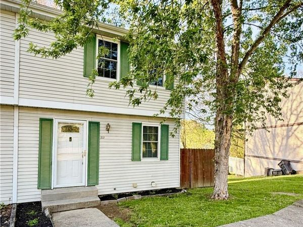 312 Parkwood Dr, Cranberry Twp, PA 16066