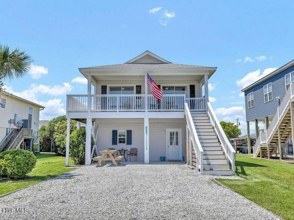 8007 8th Street, Surf City, NC 28445