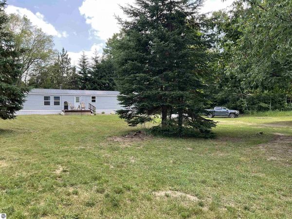 10694 Freeman Road, Mesick, MI 49668