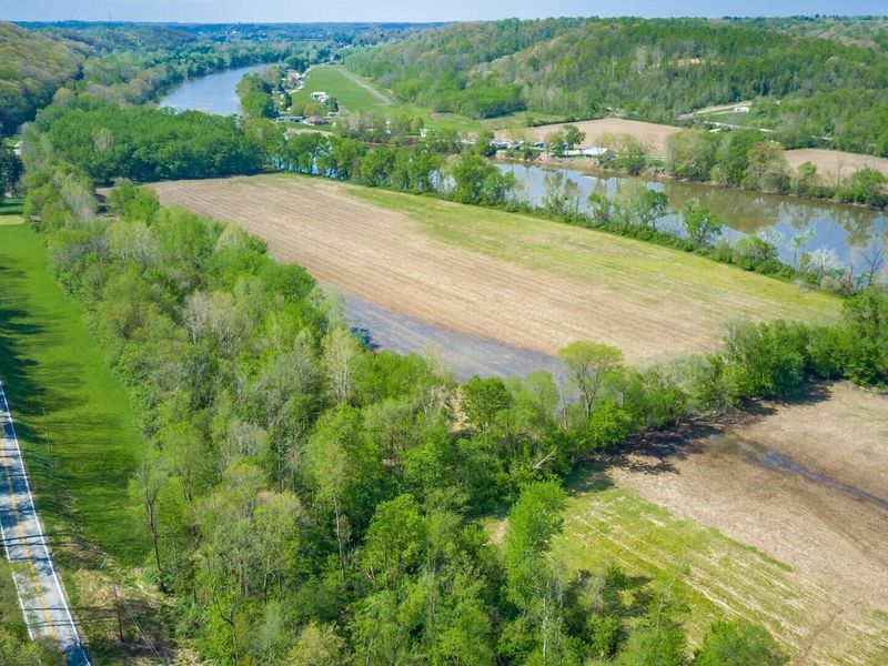 3725 N River Road E, Zanesville, OH 43701 Photo 2