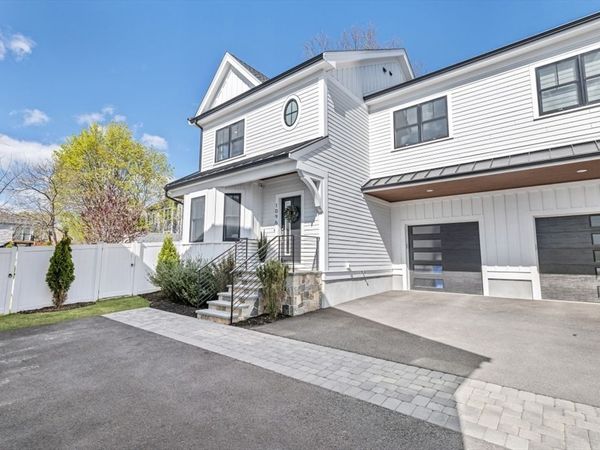 1096 Chestnut St, Unit 1096, Newton, MA 02464