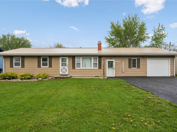 903 E 12th Street , Vinton, IA 52349