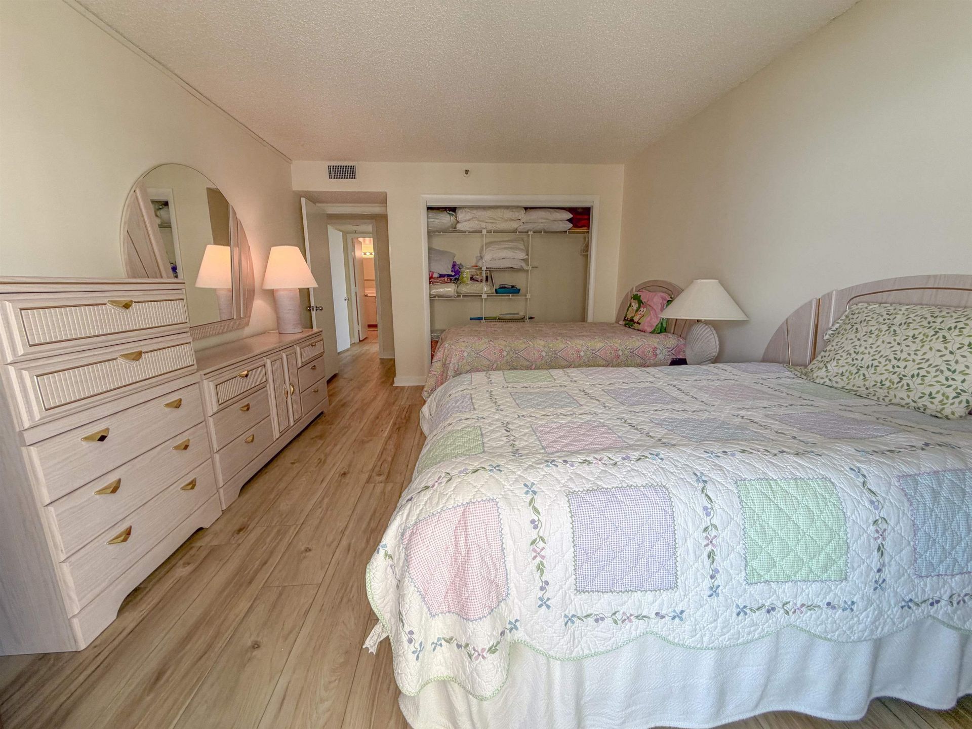 9840 Queensway Blvd.  Photo 27