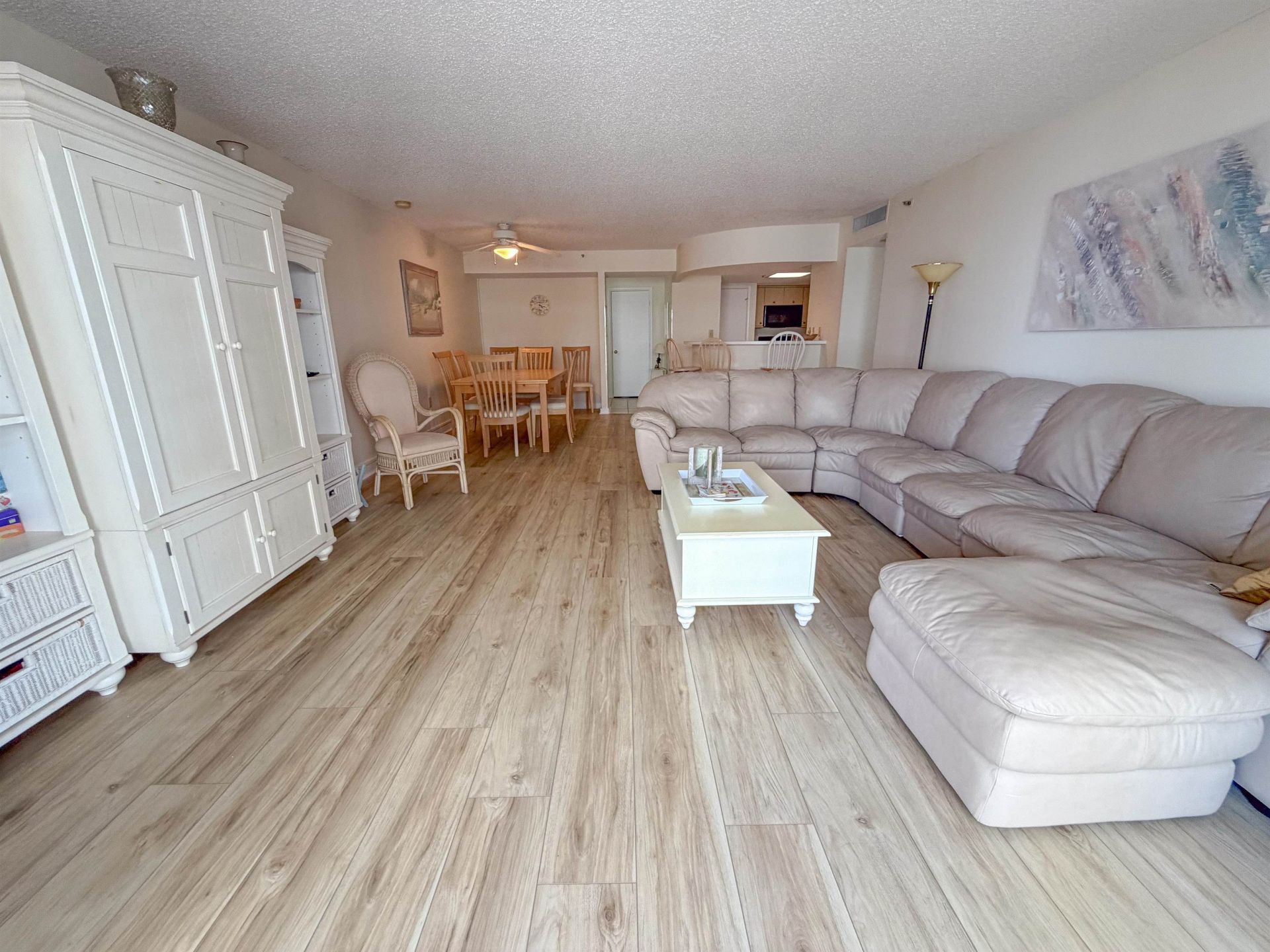 9840 Queensway Blvd.  Photo 5
