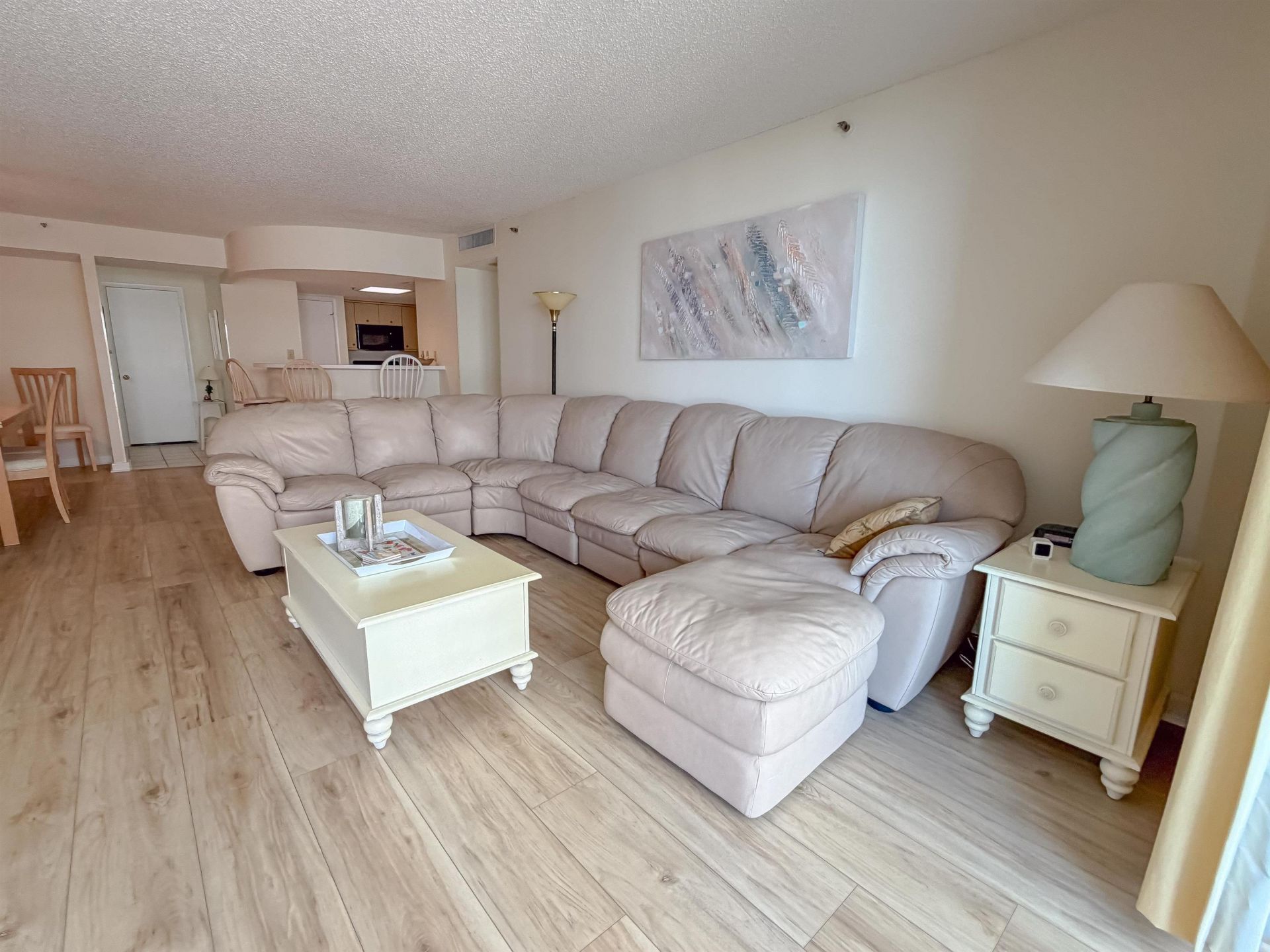 9840 Queensway Blvd.  Photo 6