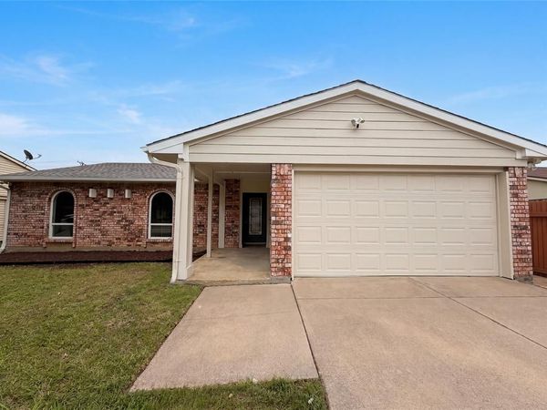 7444 Sandhurst Lane S, North Richland Hills, TX 76182