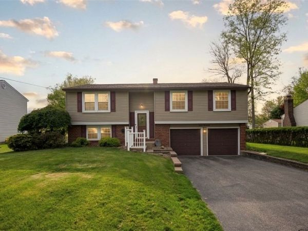 2220 Elm Trace Street , Austintown, OH 44515