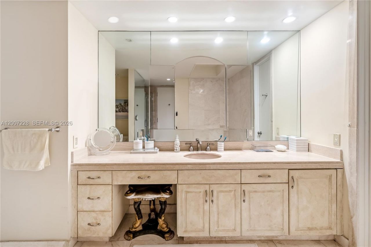 Please Call For Address, Unit 7B, Aventura, FL 33180 Photo