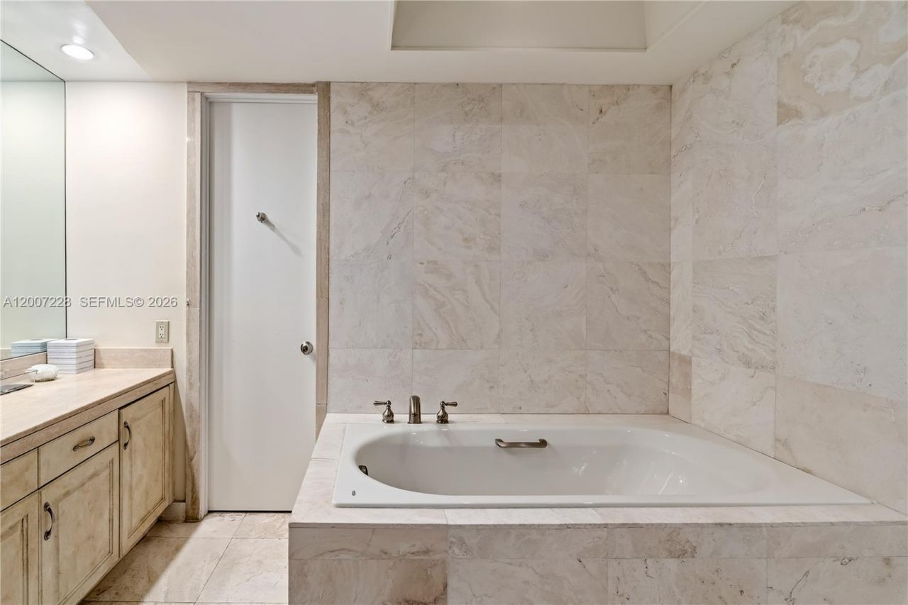 Please Call For Address, Unit 7B, Aventura, FL 33180 Photo