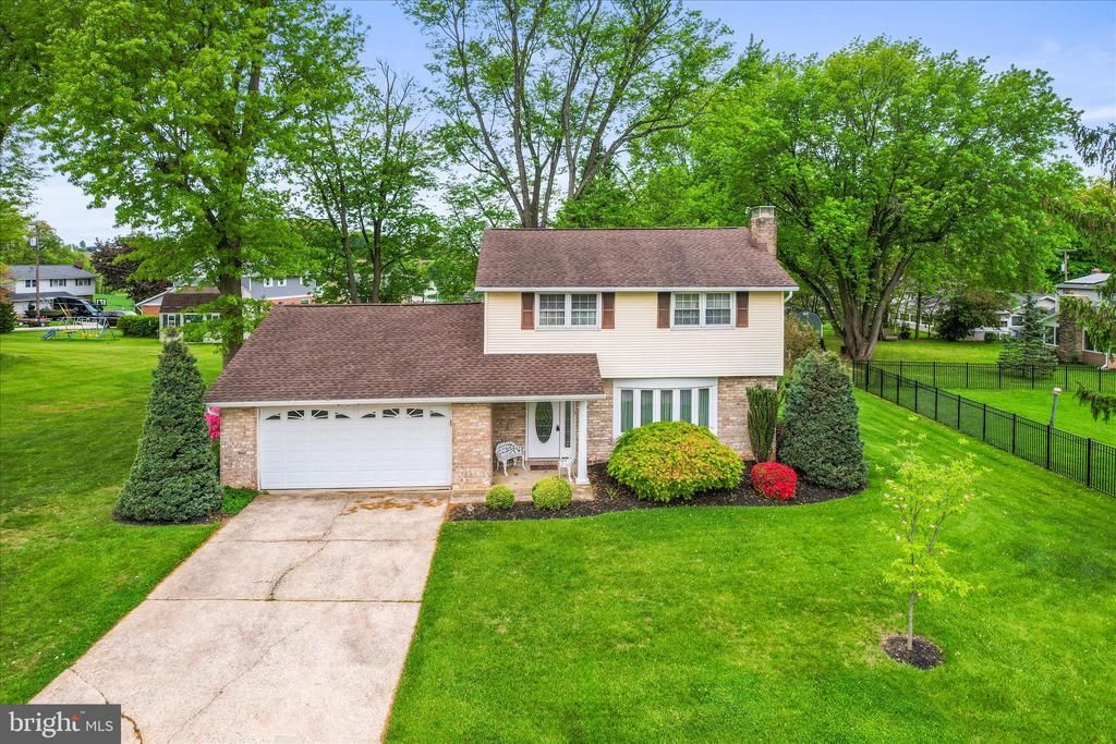 1884 Ebony Drive, York, PA 17402 Main Photo
