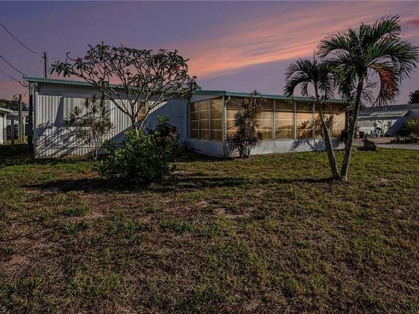 4811 Flamingo DR , ST. JAMES CITY, FL 33956