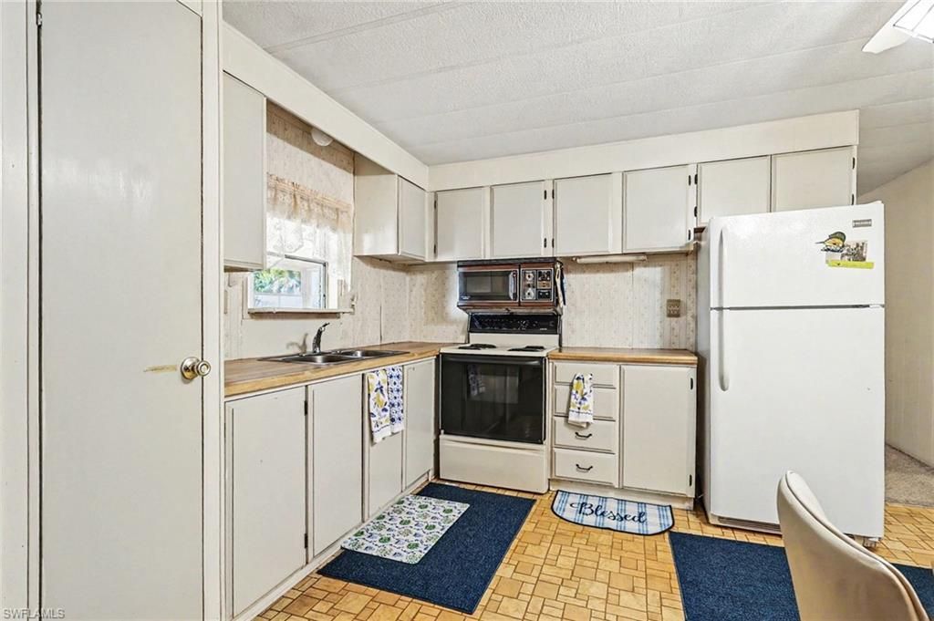 4811 Flamingo Dr, Saint James City, FL 33956 Photo