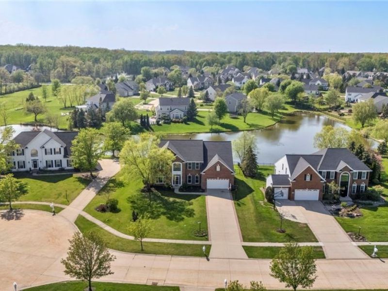 3382 Burgundy Circle, Avon, OH 44011 Photo 2