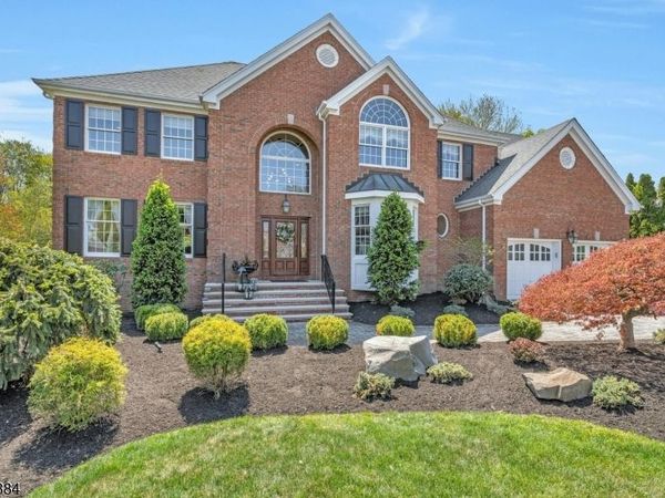 15 Fieldstone Ct, East Hanover, NJ 07936