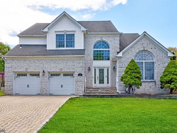 30 Baybury Ct, East Hanover, NJ 07936