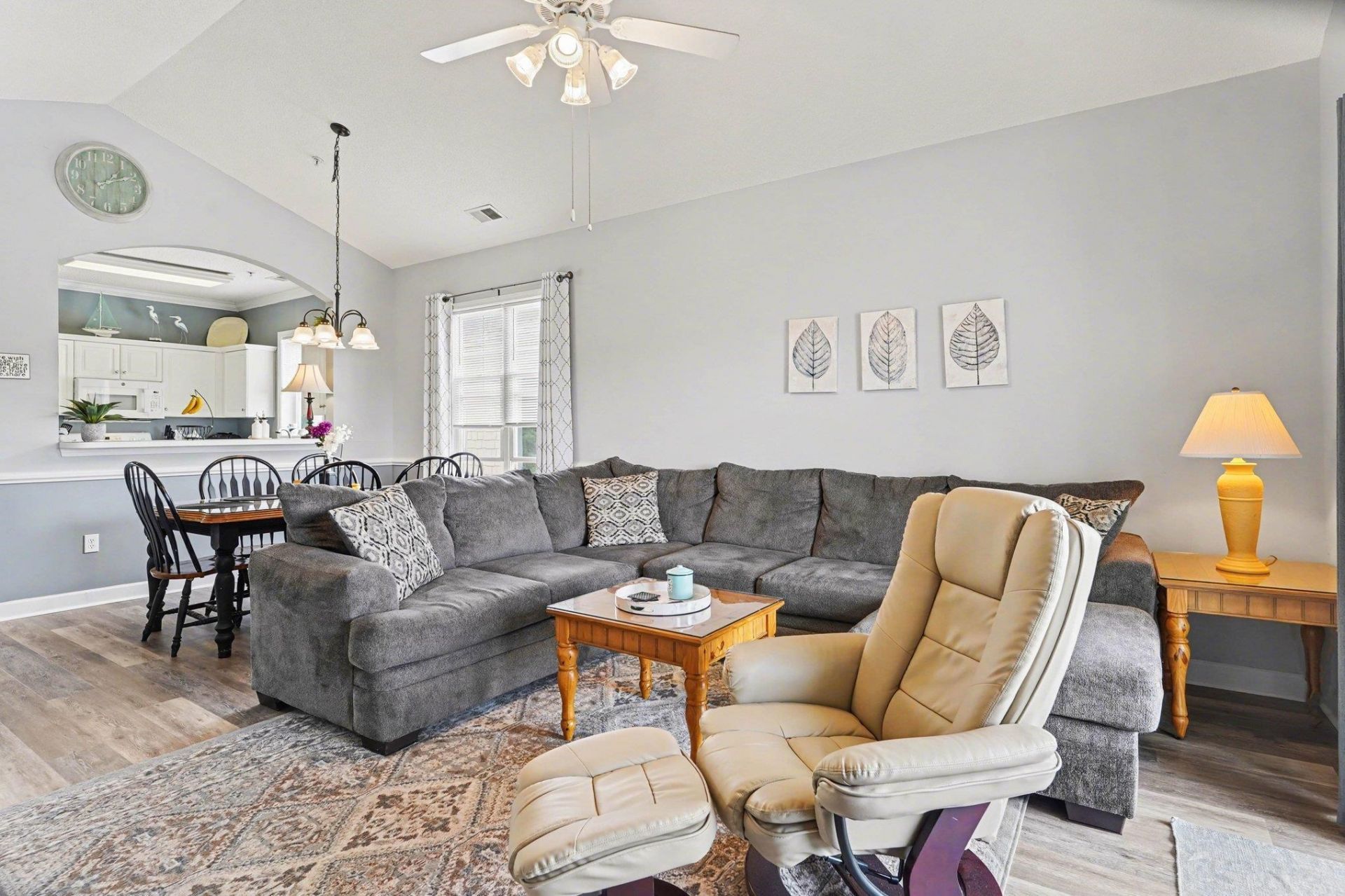 600 Heathrow Dr. Photo 10
